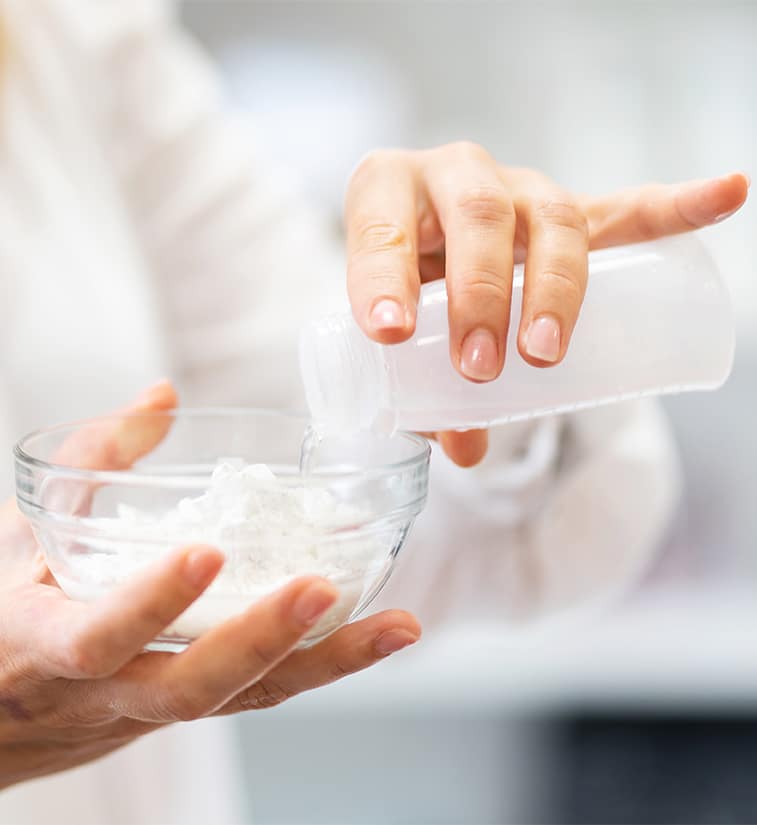 Image demonstrates Water Soluble Liposoll Powder is self-emulsifying and water soluble and can mixed into water-based formulations or powdered formulations.